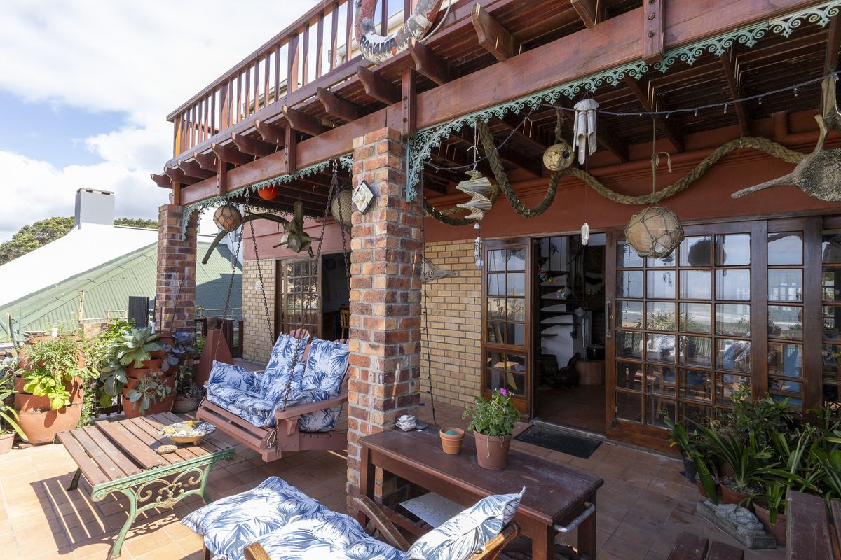 Triple-Storey Facebrick Holiday Home with Panoramic Views in Mgwalana - Photo 3