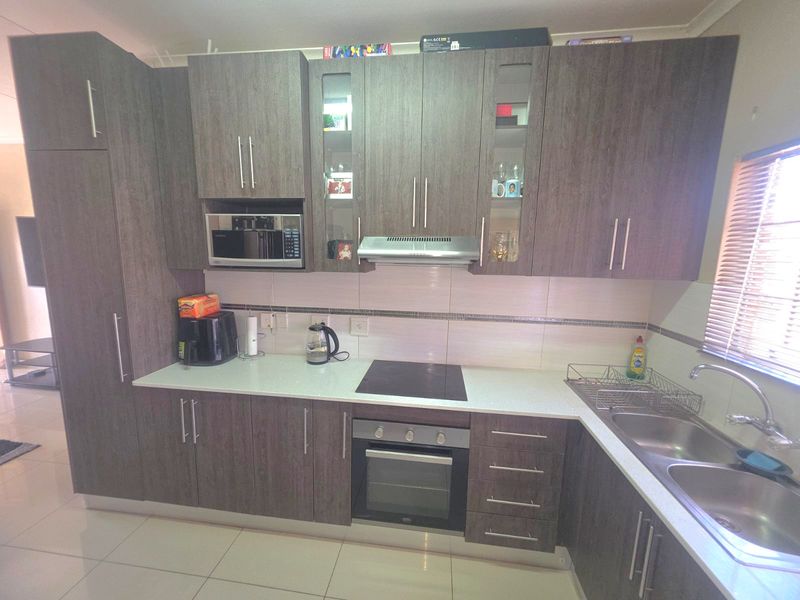 Modern Living Meets High Returns: A Gem in Erand Gardens - Photo 4