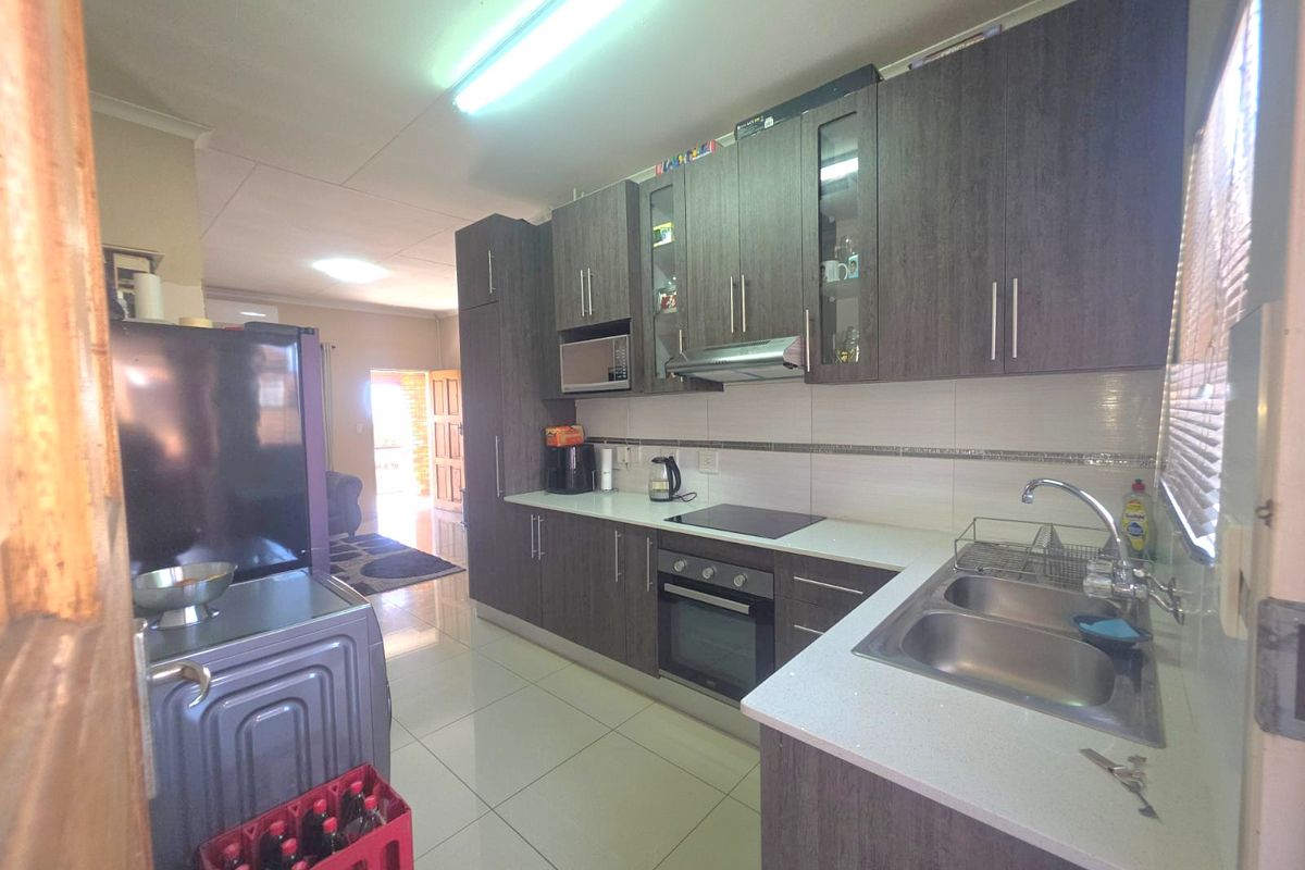 Modern Living Meets High Returns: A Gem in Erand Gardens - Photo 2
