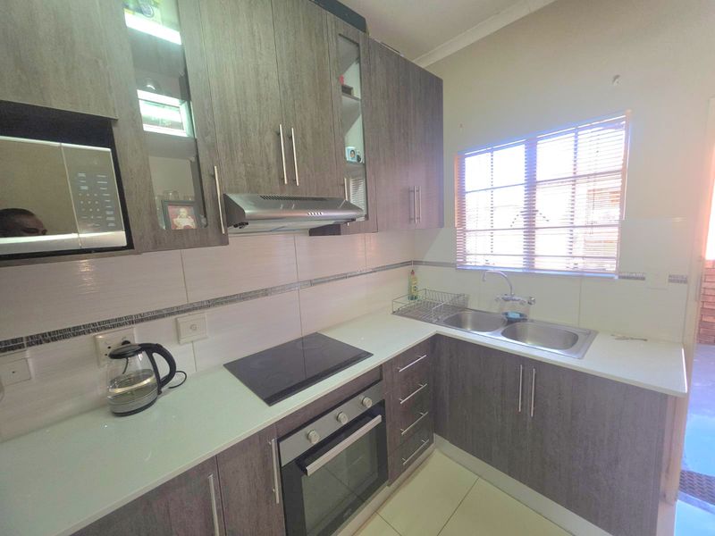 Modern Living Meets High Returns: A Gem in Erand Gardens - Photo 3