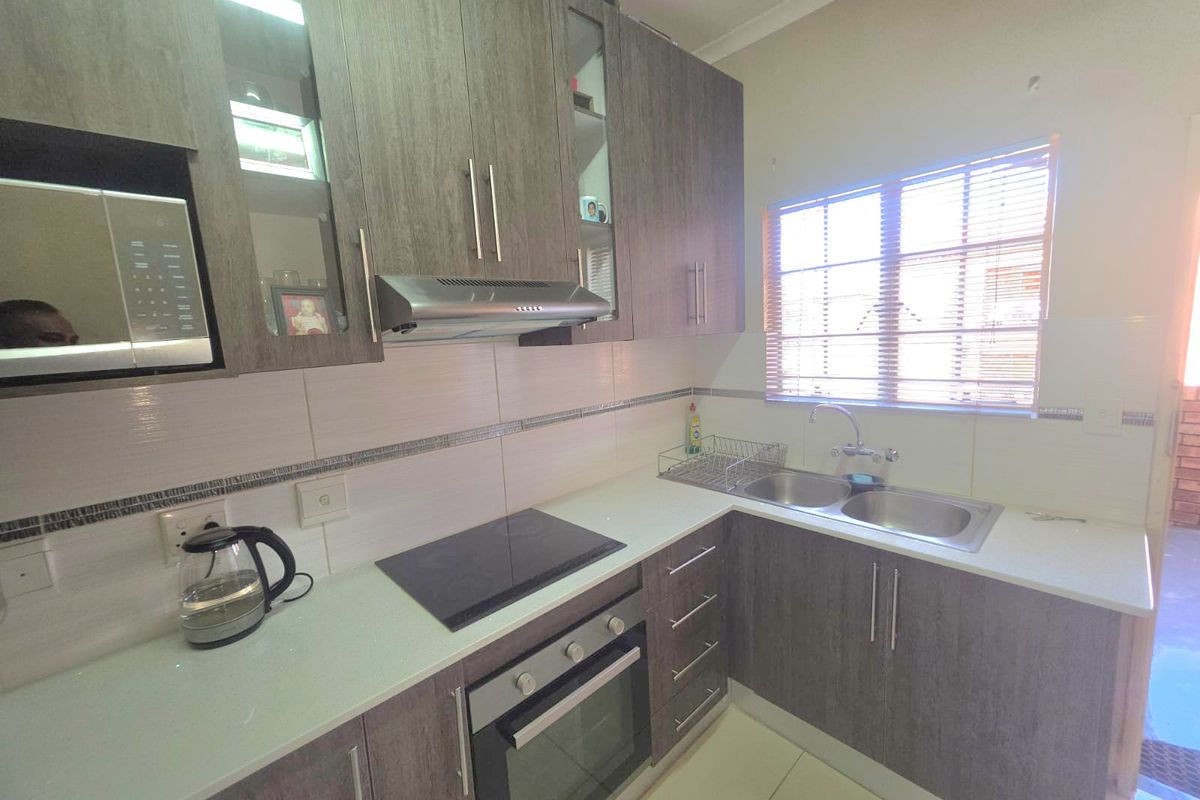 Modern Living Meets High Returns: A Gem in Erand Gardens - Photo 3