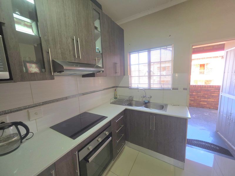 Modern Living Meets High Returns: A Gem in Erand Gardens - Photo 5