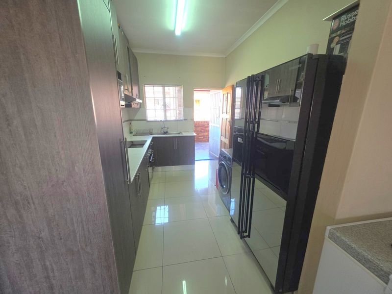 Modern Living Meets High Returns: A Gem in Erand Gardens - Photo 7