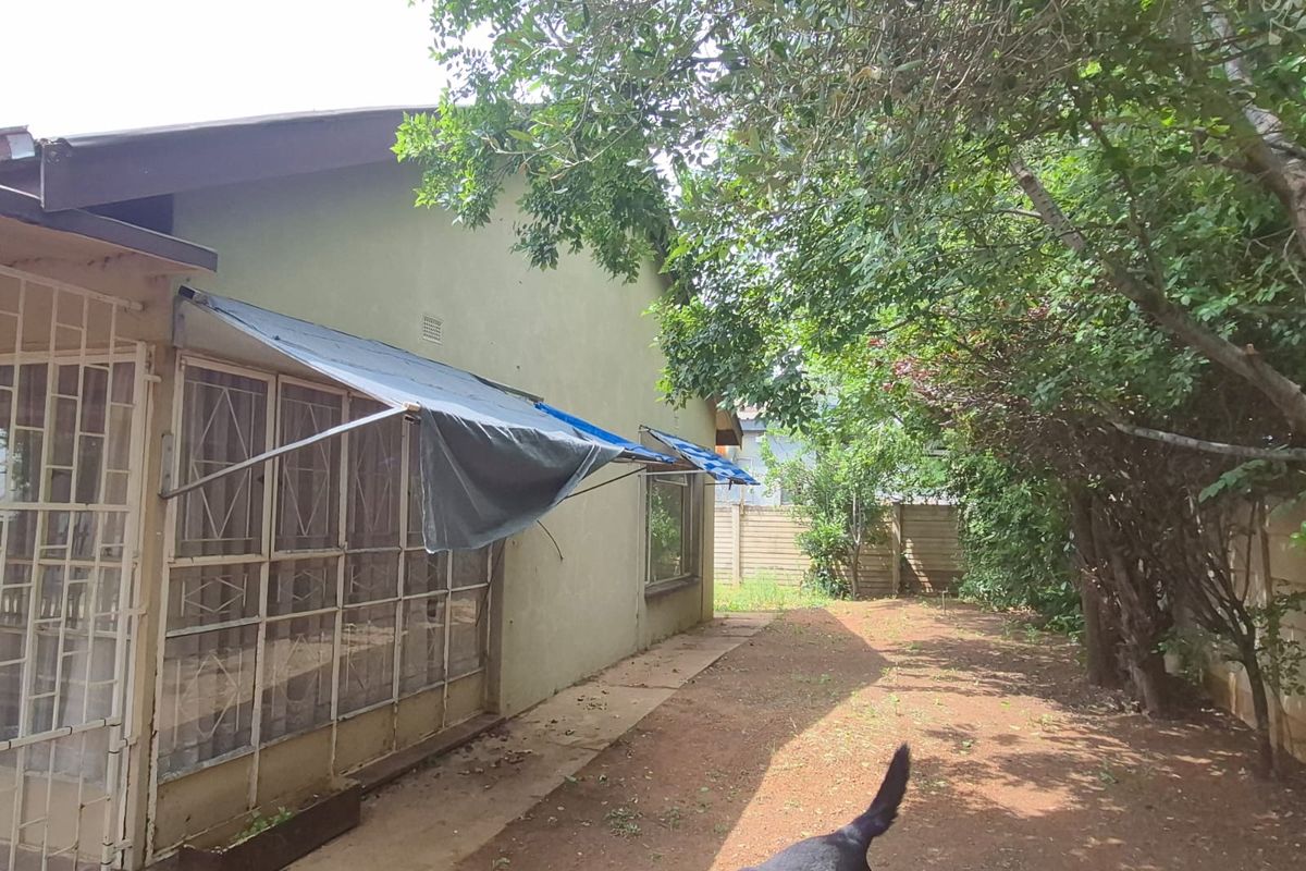 Joint Mandate – Conveniently Located, Walking Distance from All Shops! - Photo 2