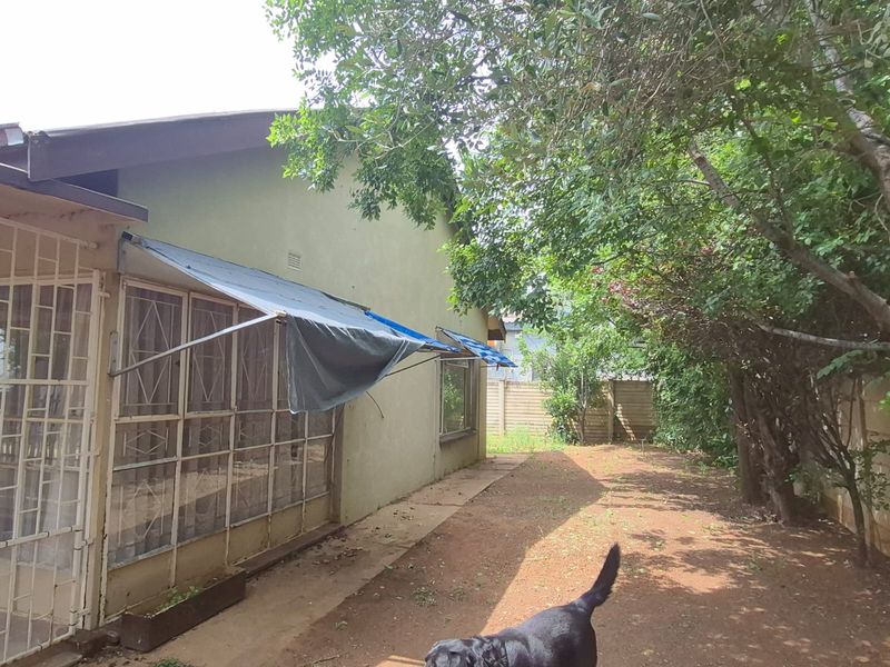 Joint Mandate – Conveniently Located, Walking Distance from All Shops! - Photo 2