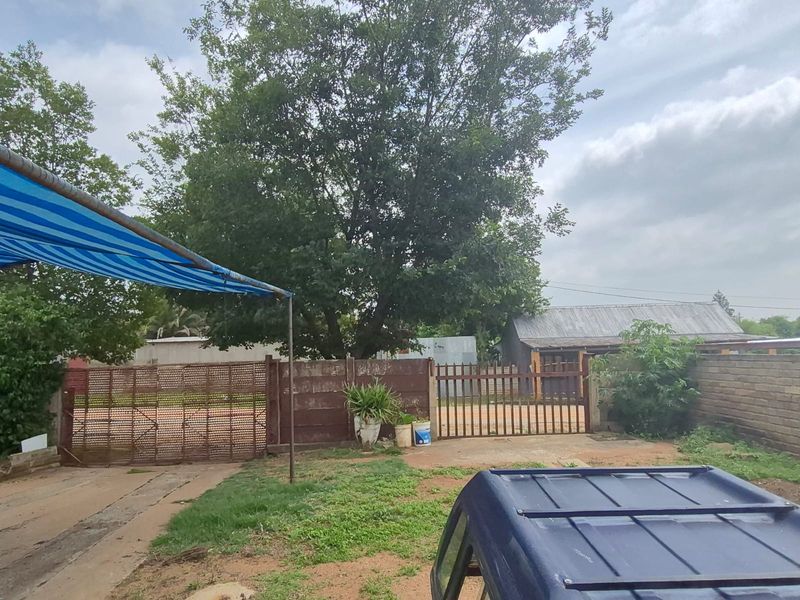 Joint Mandate – Conveniently Located, Walking Distance from All Shops! - Photo 9