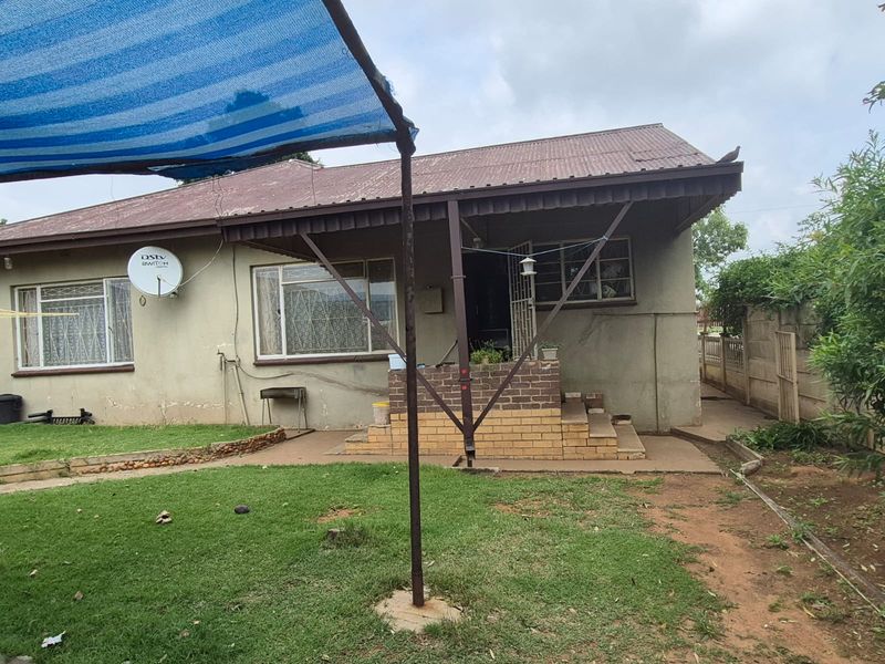 Joint Mandate – Conveniently Located, Walking Distance from All Shops! - Photo 5