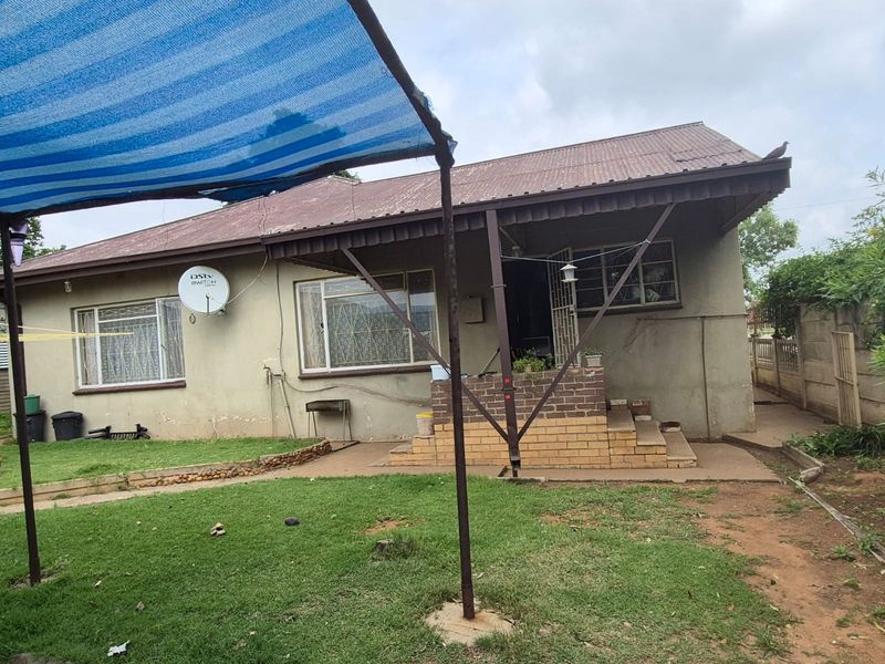 Joint Mandate – Conveniently Located, Walking Distance from All Shops! - Photo 7