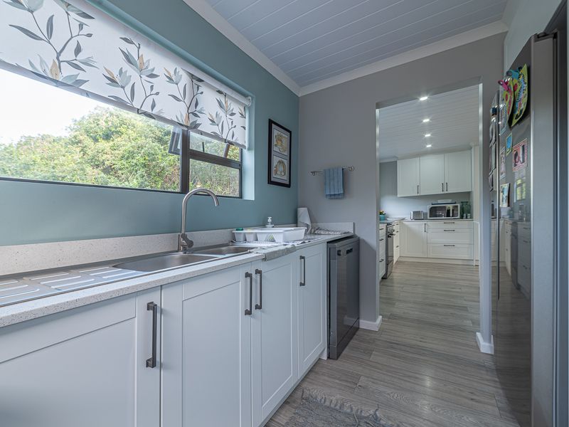 Contemporary, wooden gem situated 200 meters from the beach. - Photo 10