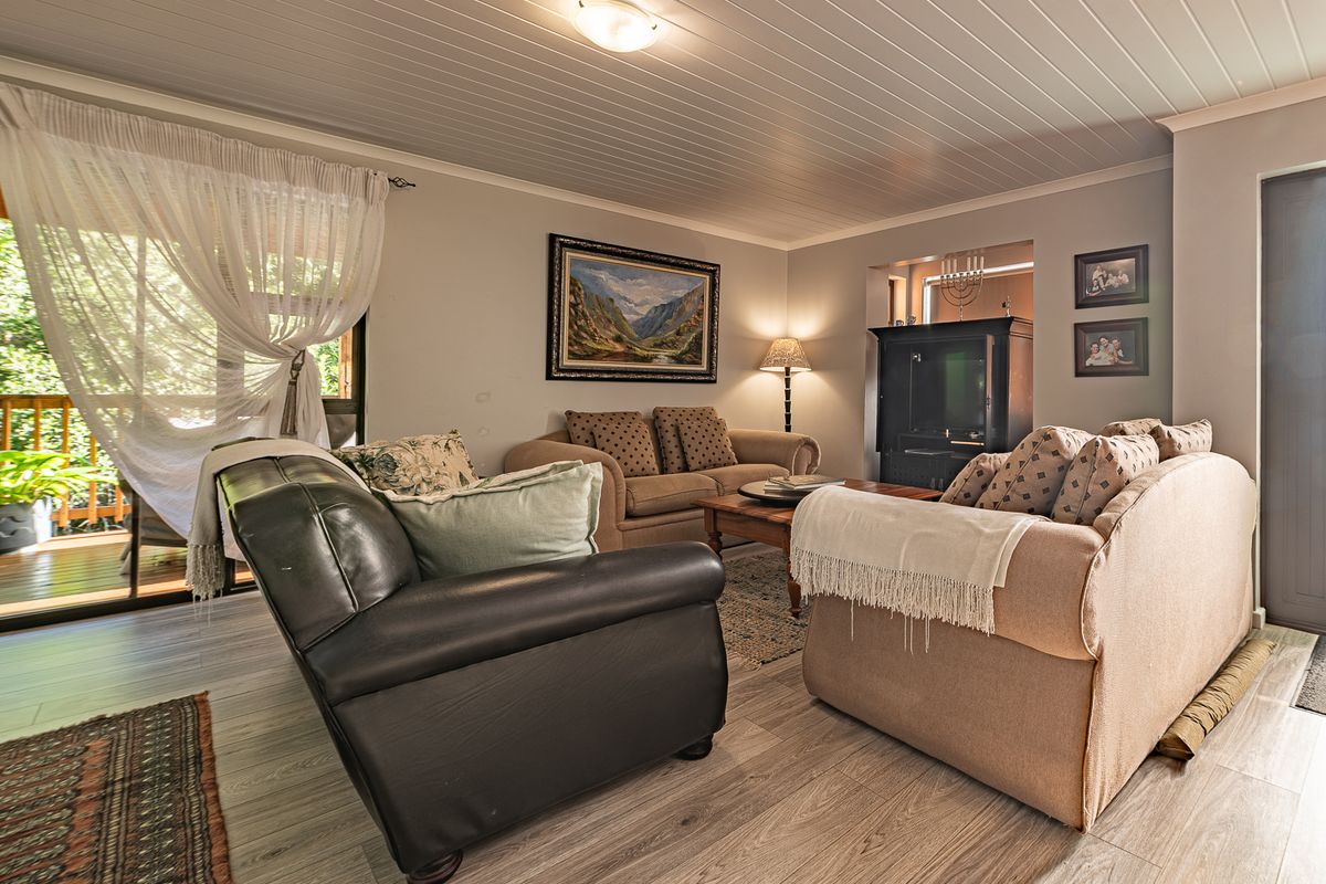 Contemporary, wooden gem situated 200 meters from the beach. - Photo 4