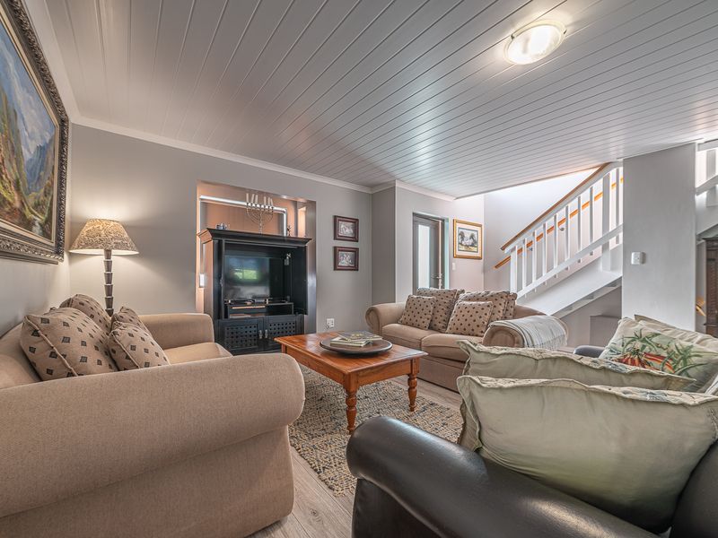 Contemporary, wooden gem situated 200 meters from the beach. - Photo 3