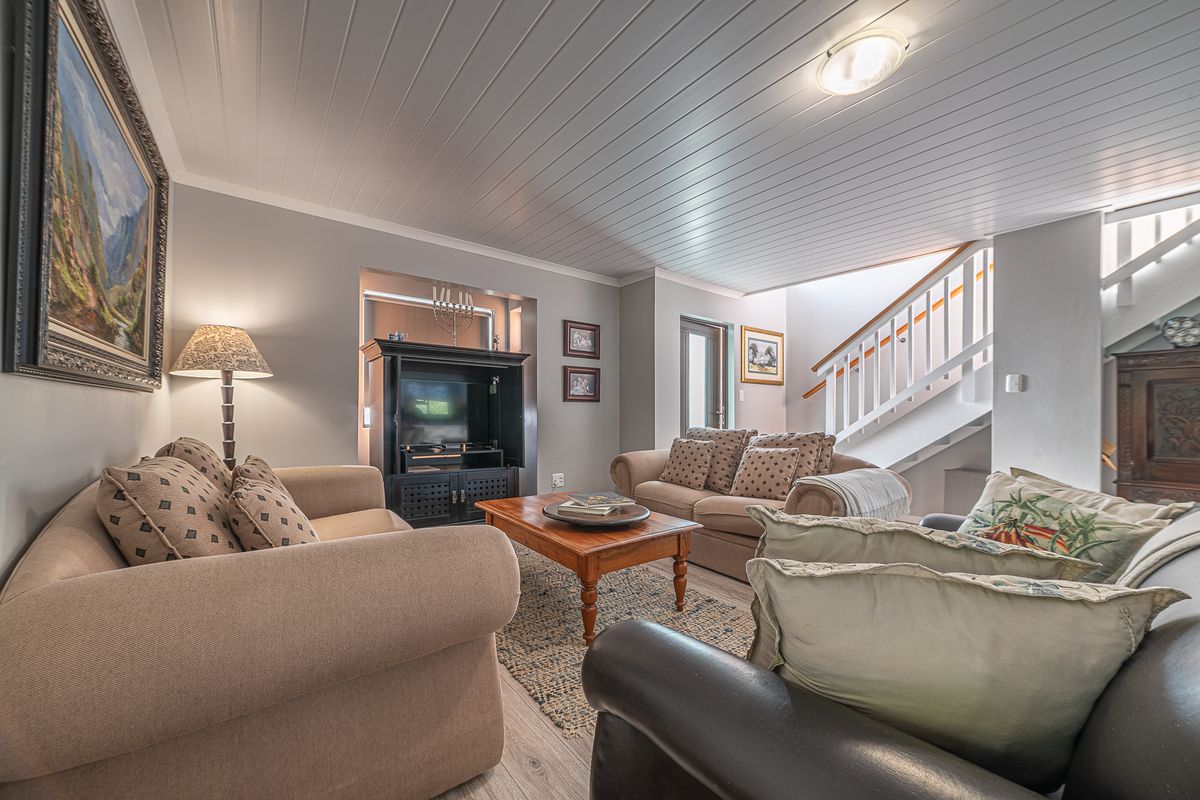 Contemporary, wooden gem situated 200 meters from the beach. - Photo 3