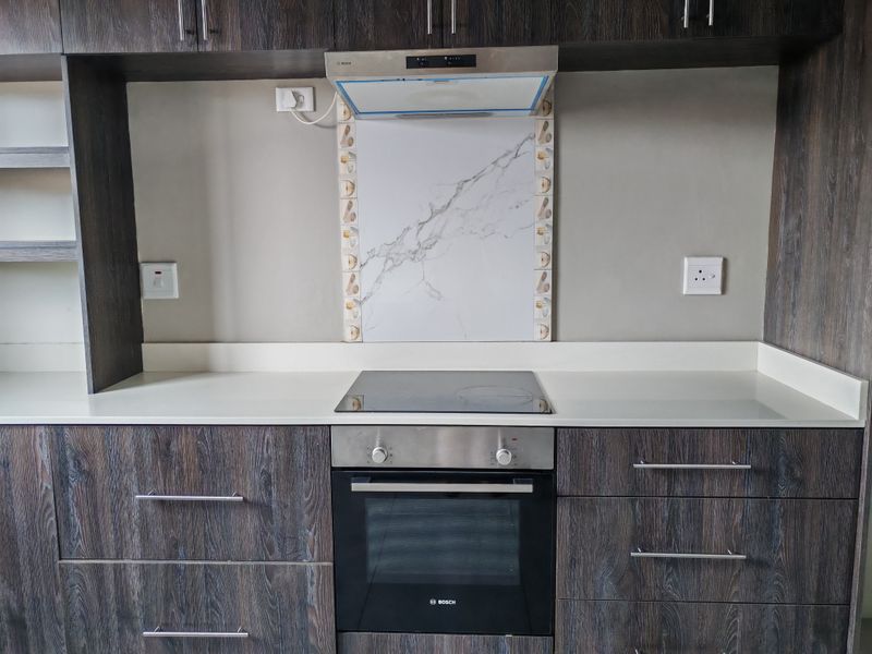 Contemporary First Floor Apartment in Central Durban North - Photo 9