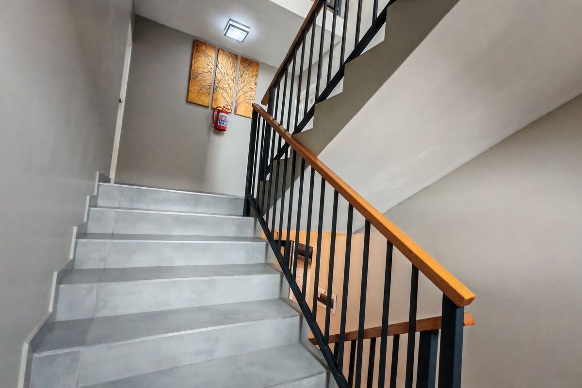 Contemporary First Floor Apartment in Central Durban North - Photo 4