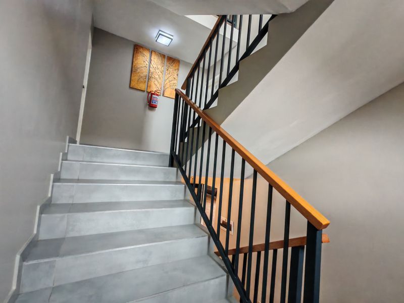 Contemporary First Floor Apartment in Central Durban North - Photo 4