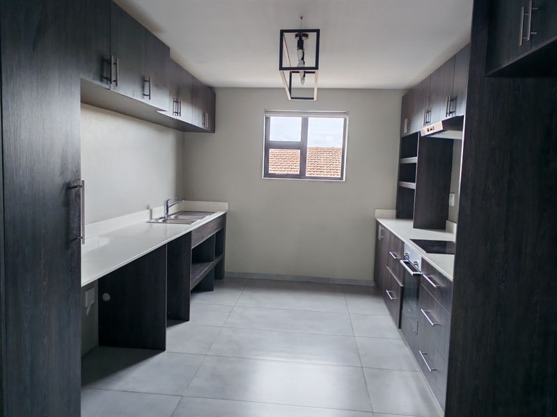 Contemporary First Floor Apartment in Central Durban North - Photo 8