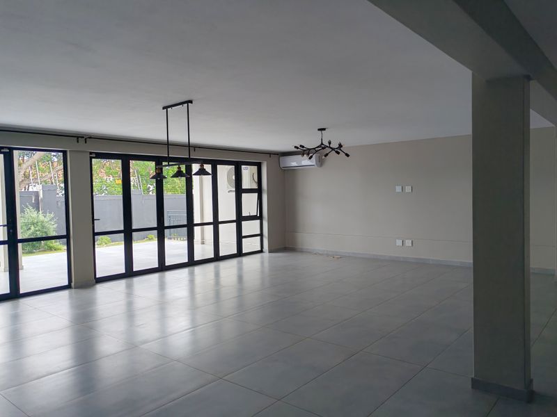 Contemporary First Floor Apartment in Central Durban North - Photo 7