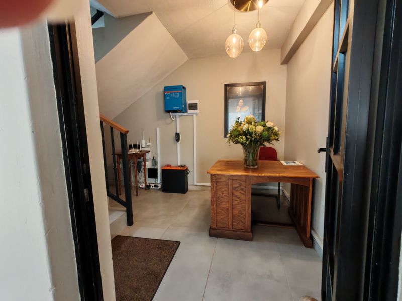 Contemporary First Floor Apartment in Central Durban North - Photo 3