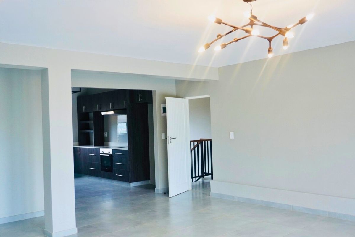 Contemporary First Floor Apartment in Central Durban North - Photo 3