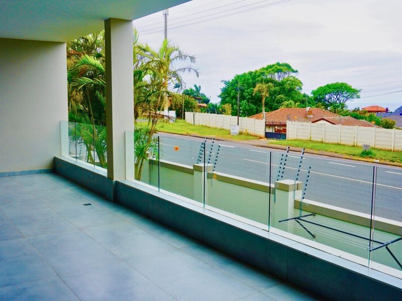 Contemporary First Floor Apartment in Central Durban North - Photo 1