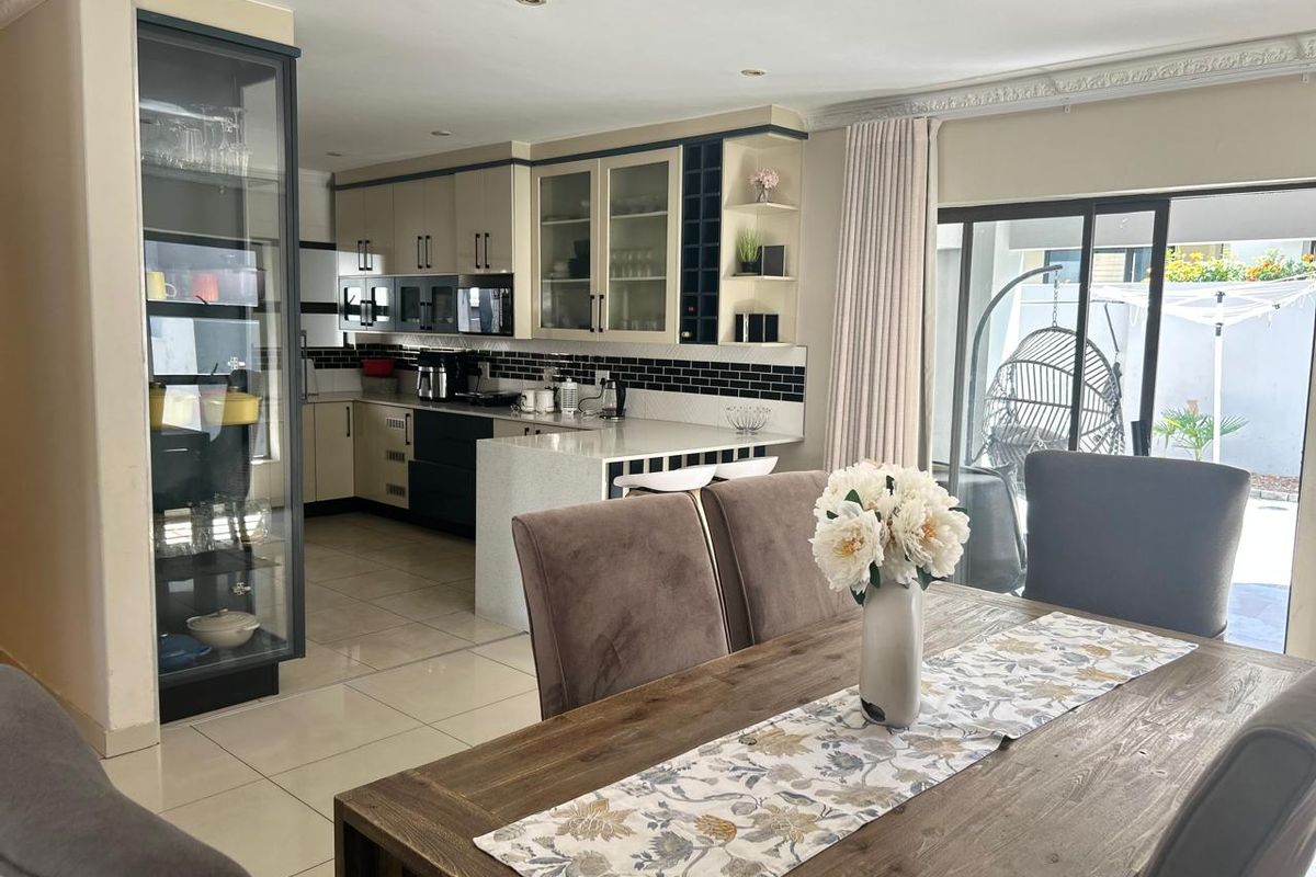 R3,200,000| Elegant 6-Bedroom Full Title Home in a Sought-After Secure Complex - Photo 3