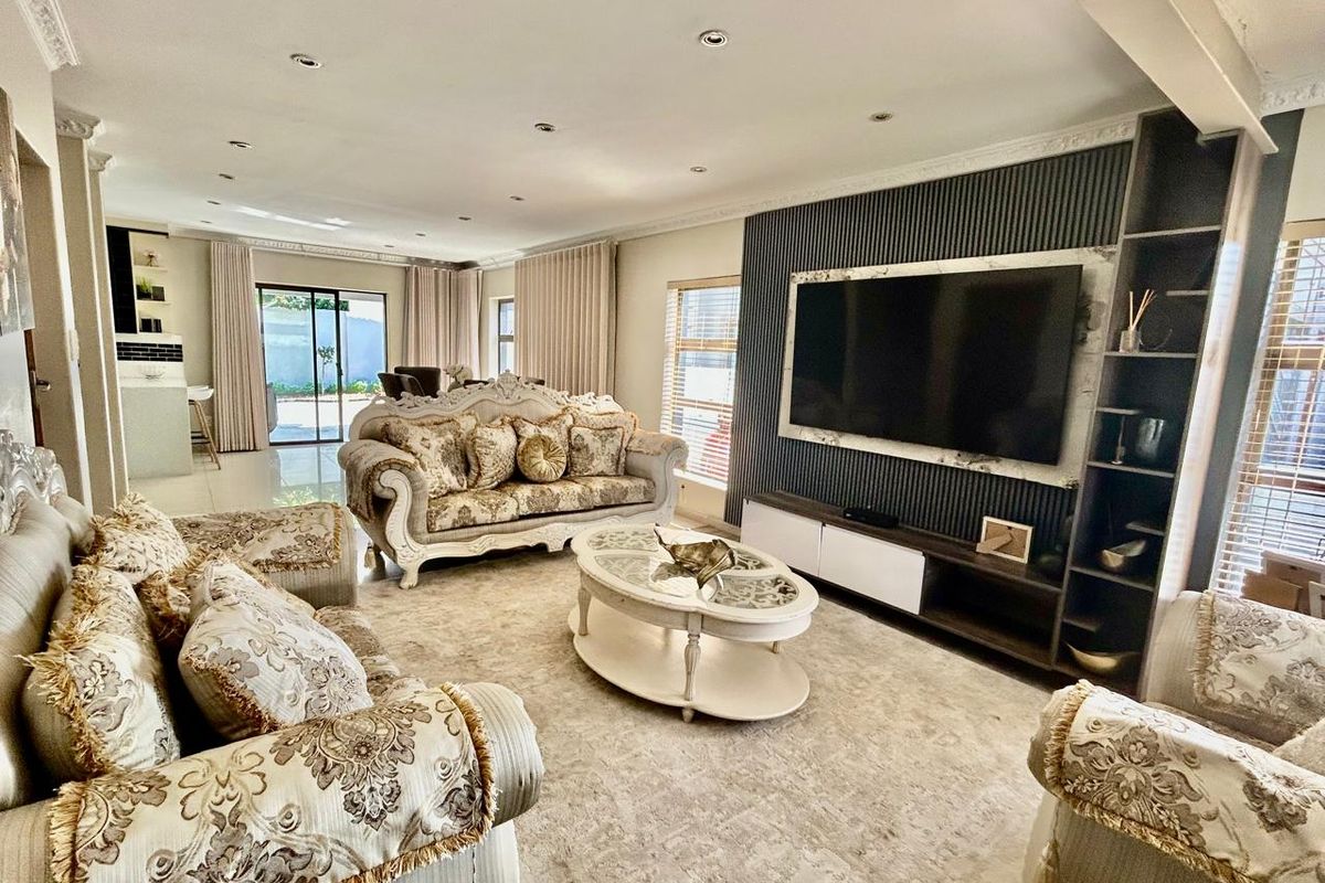 R3,200,000| Elegant 6-Bedroom Full Title Home in a Sought-After Secure Complex - Photo 4
