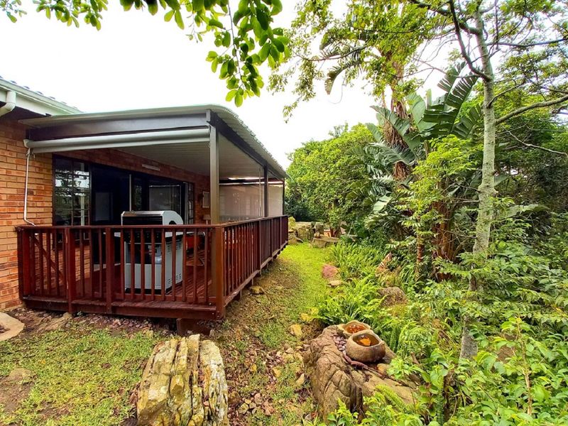 Immaculate Townhouse in Sought-after Eco-Estate - Photo 3