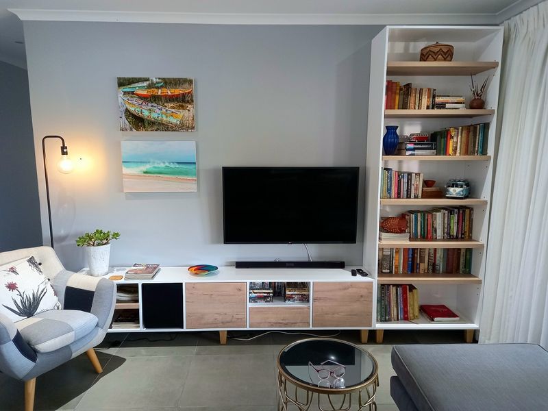 Immaculate Townhouse in Sought-after Eco-Estate - Photo 10