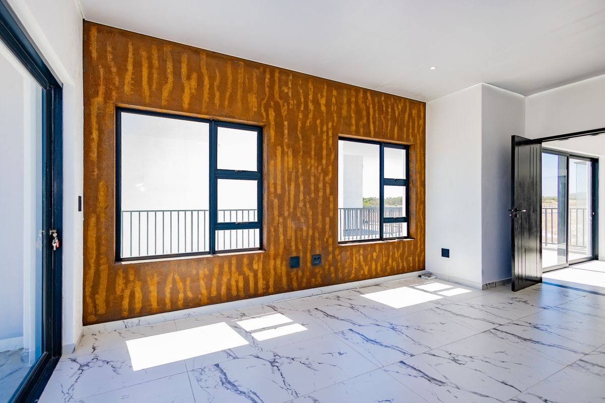 Eco-Smart Elegance - Sunny 4 Bedroom home! - Photo 3