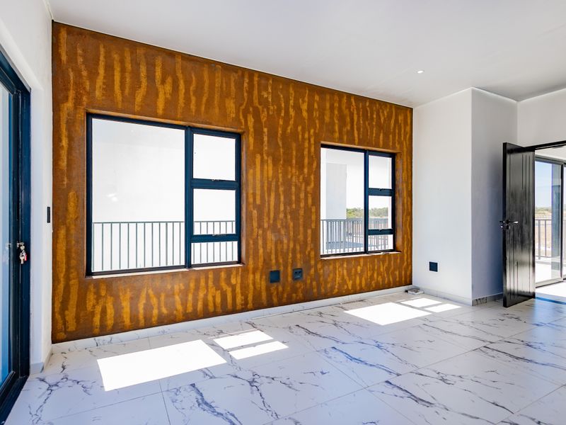 Eco-Smart Elegance - Sunny 4 Bedroom home! - Photo 3