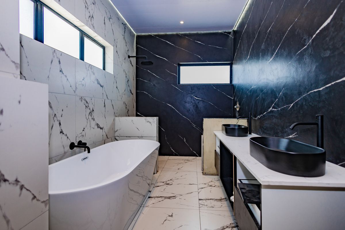 Eco-Smart Elegance - Sunny 4 Bedroom home! - Photo 5