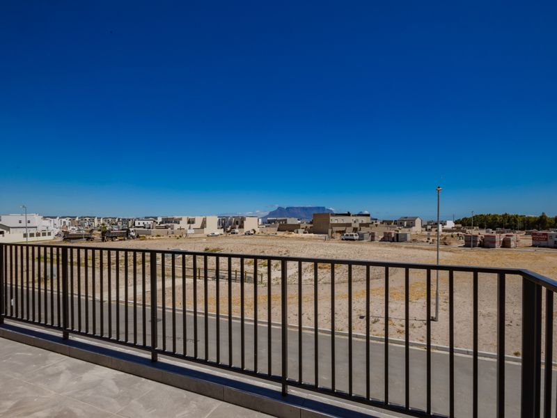 Eco-Smart Elegance - Sunny 4 Bedroom home! - Photo 9