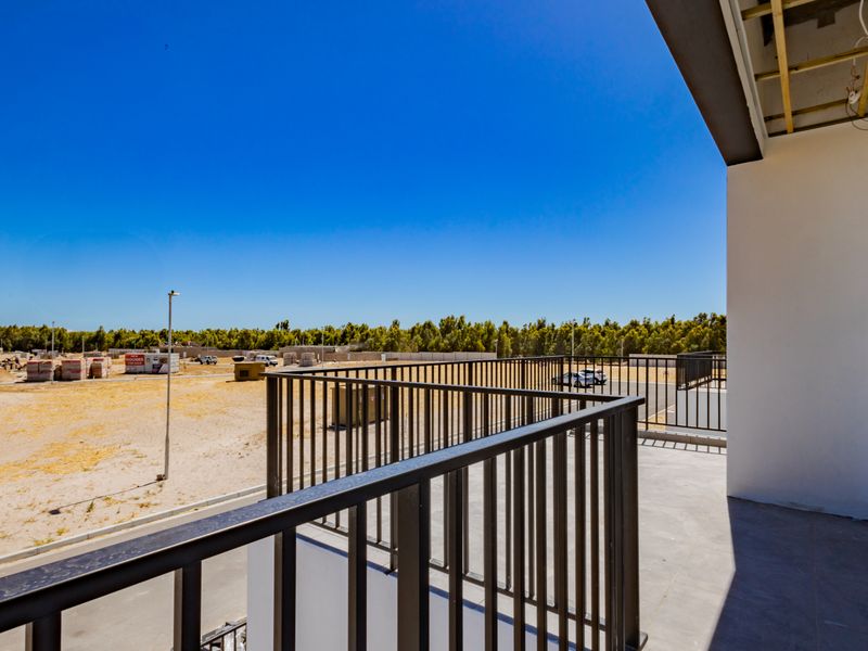 Eco-Smart Elegance - Sunny 4 Bedroom home! - Photo 7