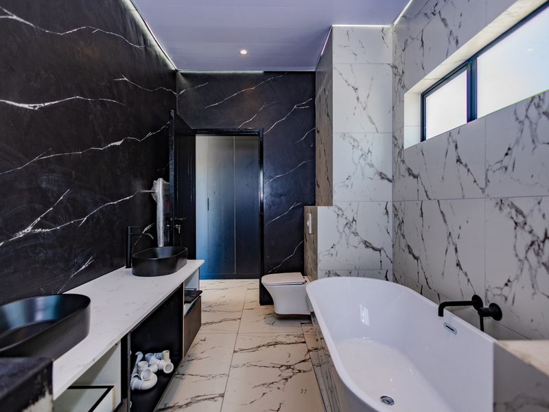 Eco-Smart Elegance - Sunny 4 Bedroom home! - Photo 6