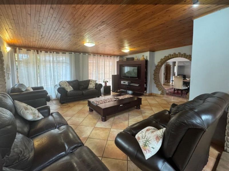 Bargain - 5 bedroom family home for sale in Monument Park Boomed off area! - Photo 6