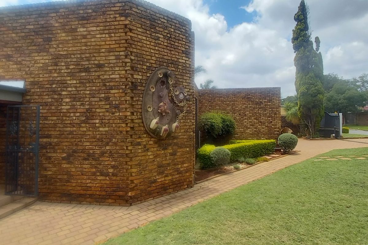 Bargain - 5 bedroom family home for sale in Monument Park Boomed off area! - Photo 2