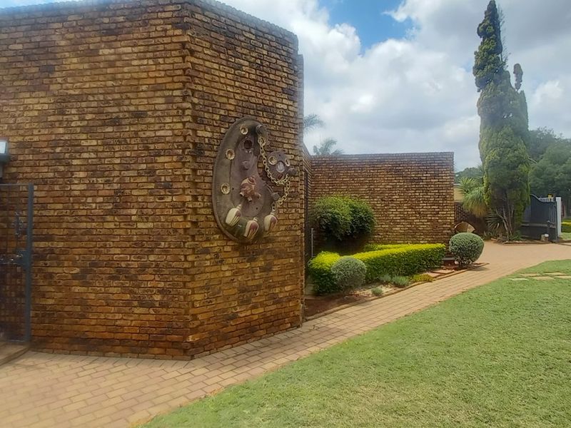 Bargain - 5 bedroom family home for sale in Monument Park Boomed off area! - Photo 2