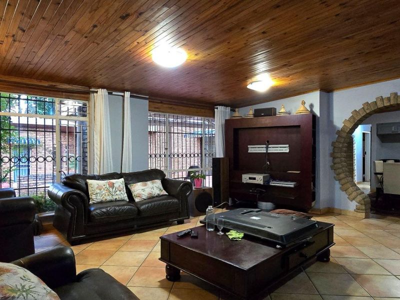 Bargain - 5 bedroom family home for sale in Monument Park Boomed off area! - Photo 7