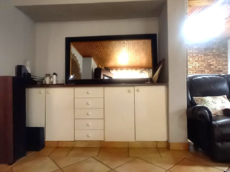 Bargain - 5 bedroom family home for sale in Monument Park Boomed off area! - Photo 5