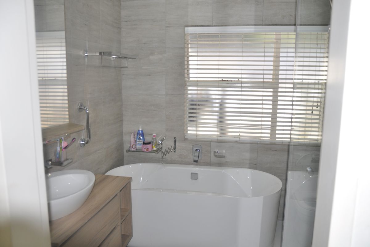 Charming Townhouse with Great Potential in Secure Estate - Photo 5