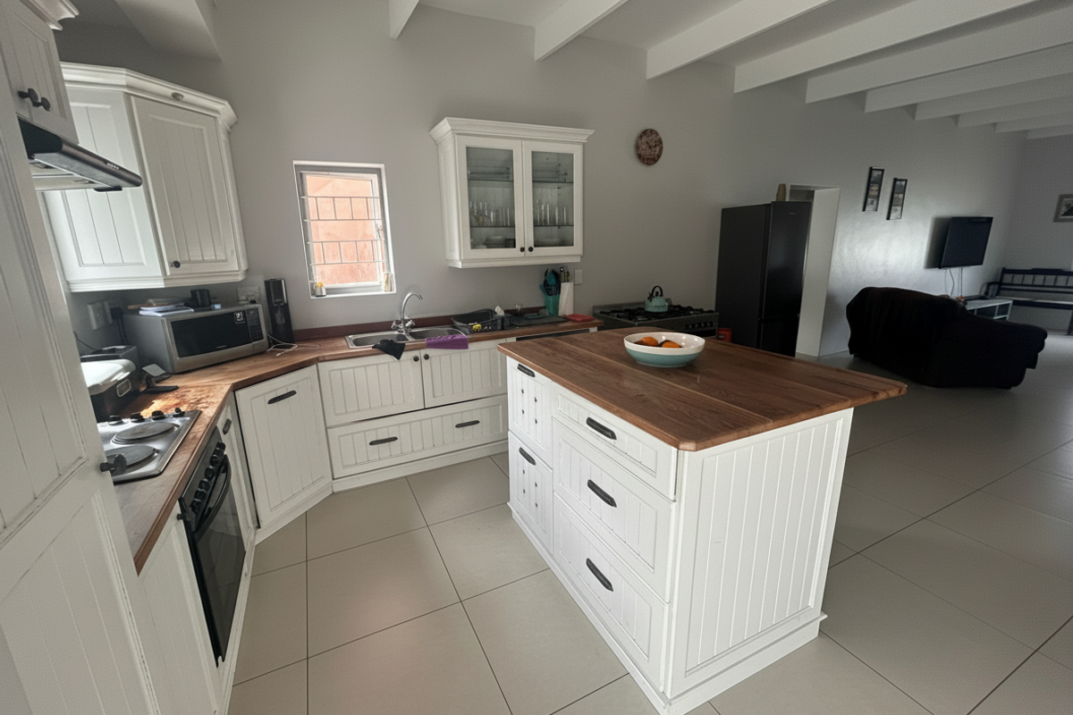 Spacious 3-Bedroom Home in De Oude Arena Estate – Bredasdorp - Photo 2
