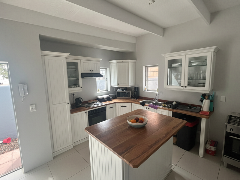 Spacious 3-Bedroom Home in De Oude Arena Estate – Bredasdorp - Photo 3