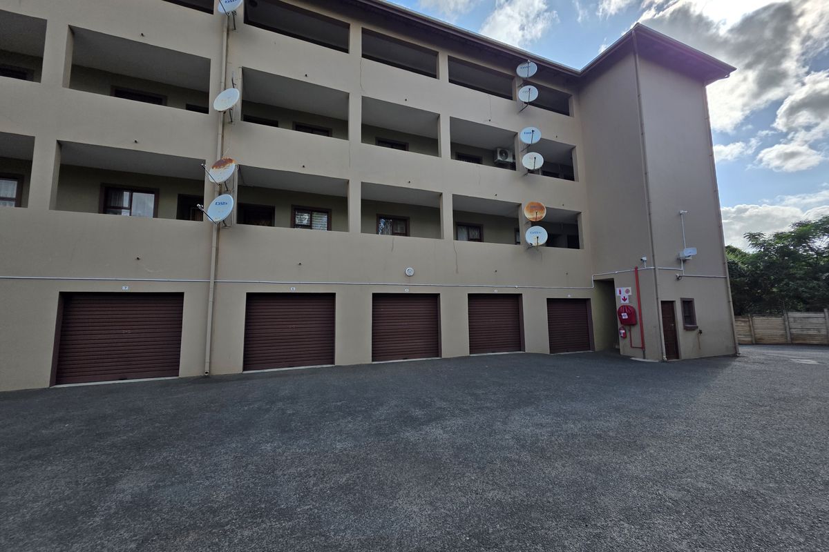 Convenient Living in a Secure Complex - Photo 2