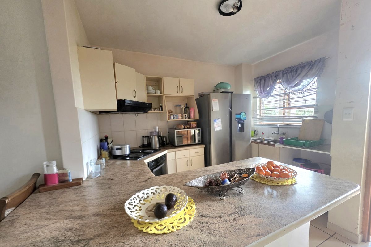 Convenient Living in a Secure Complex - Photo 4