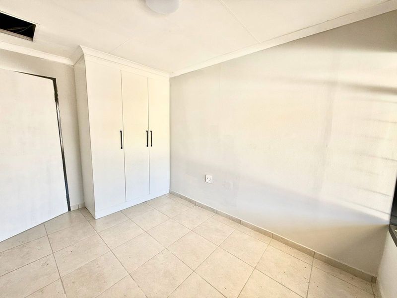 Apartment Rental Monthly In Secunda - Photo 2