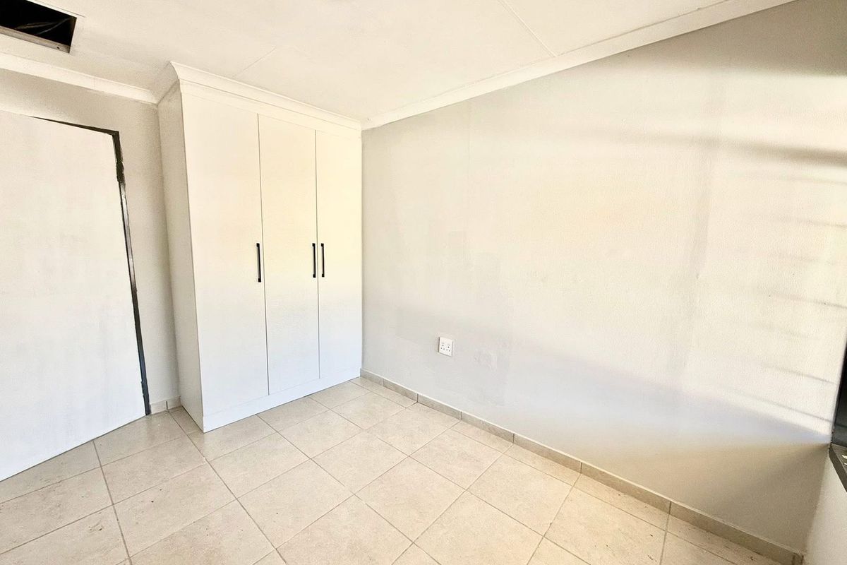 Apartment Rental Monthly In Secunda - Photo 2