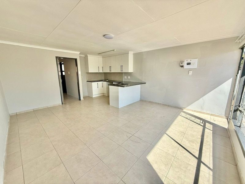 Apartment Rental Monthly In Secunda - Photo 3