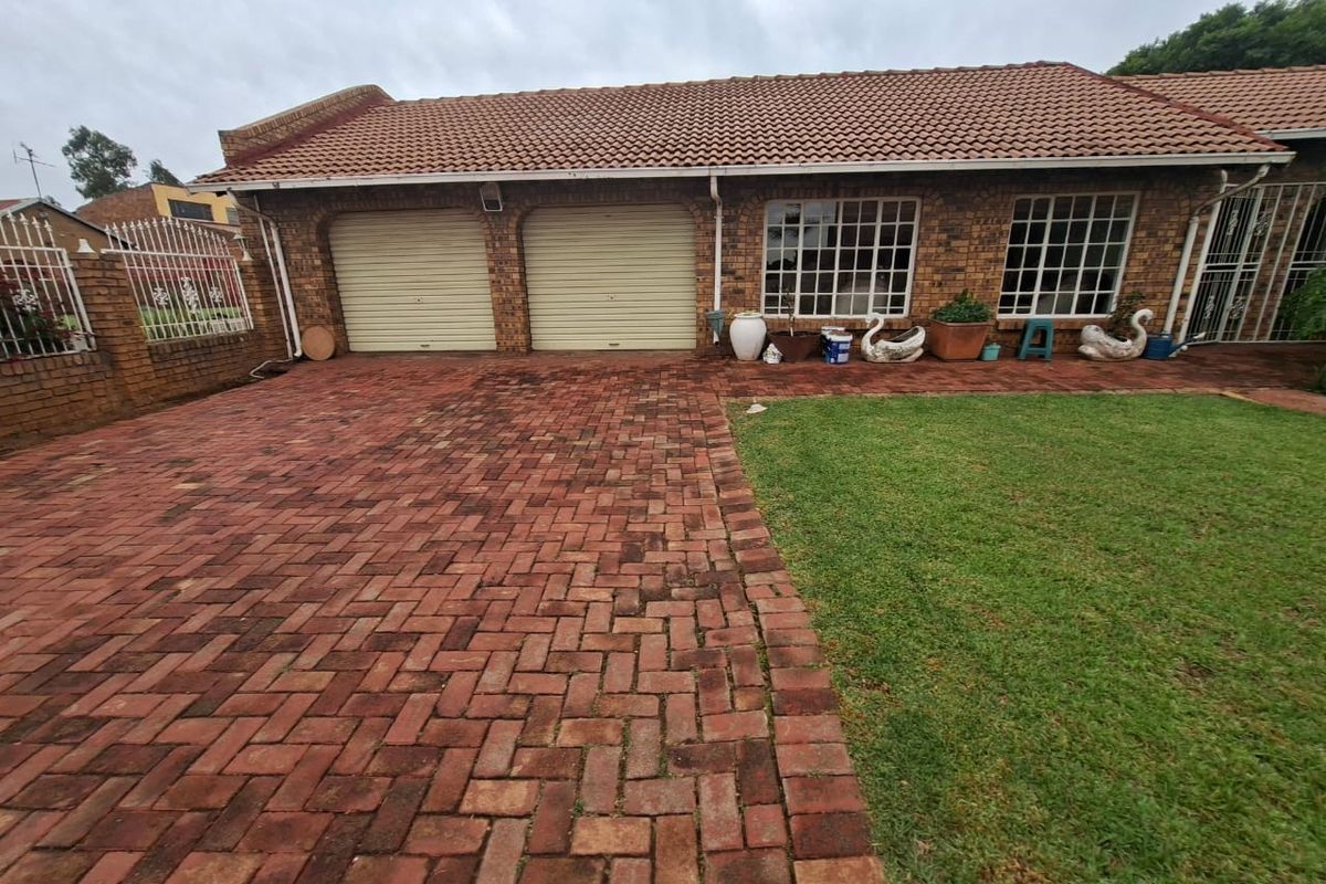 Spacious 4-bedroom Family Home in Bakerton - Photo 2