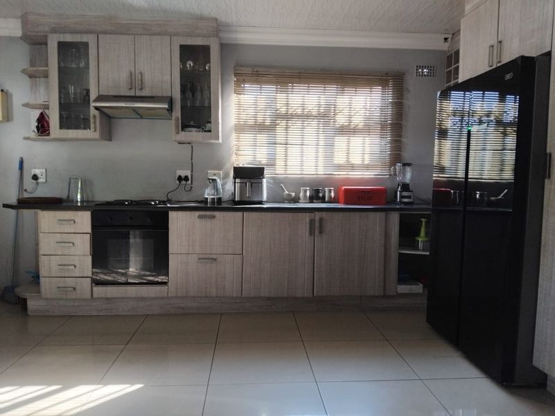 3-Bedroom Home in Prime Location - Photo 3