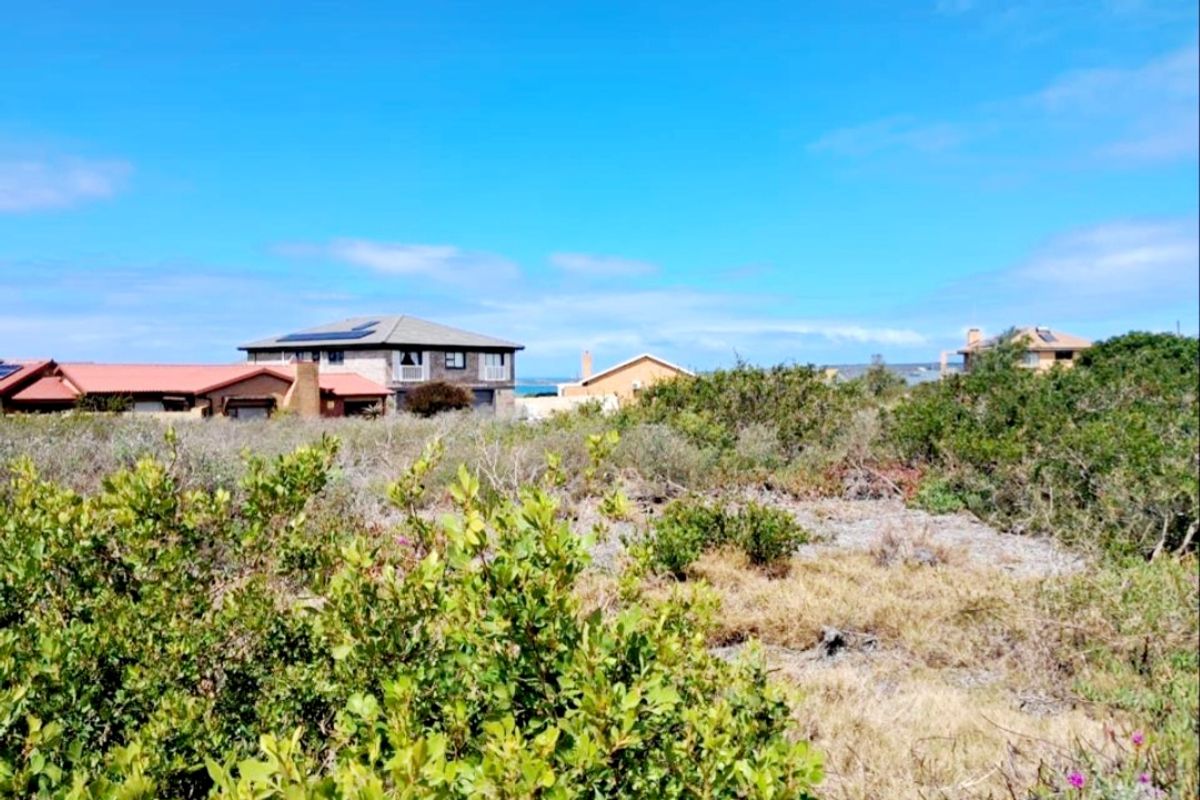 Prime 597m2 Level Stand With Sea Views!  Walk to the Beach! - Photo 2